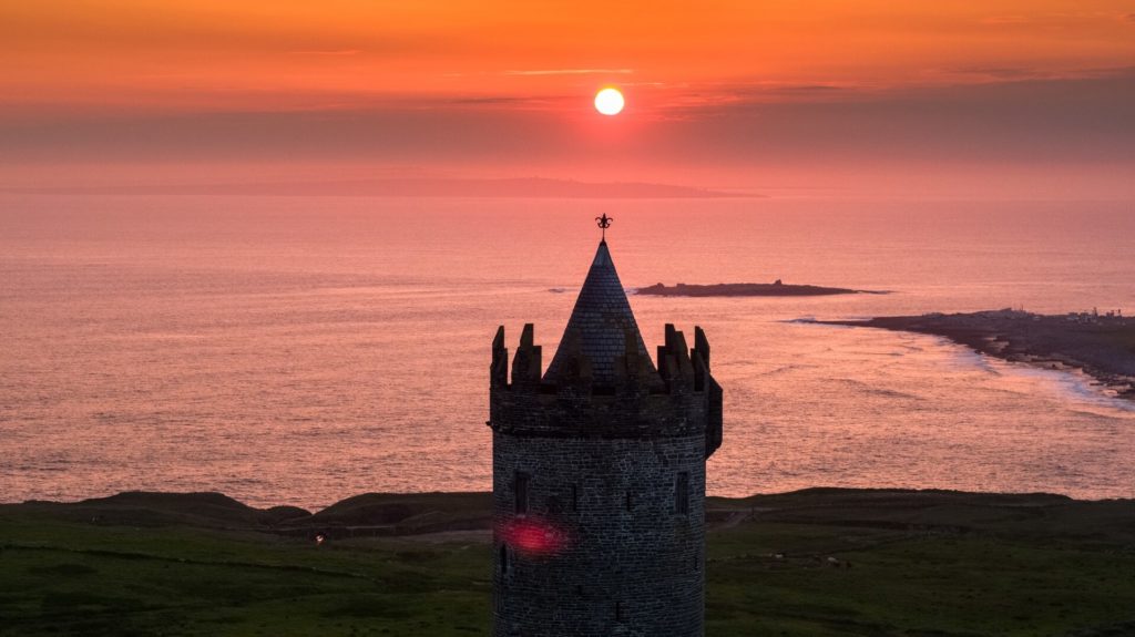 Doonagore Castle by Kev L Smith